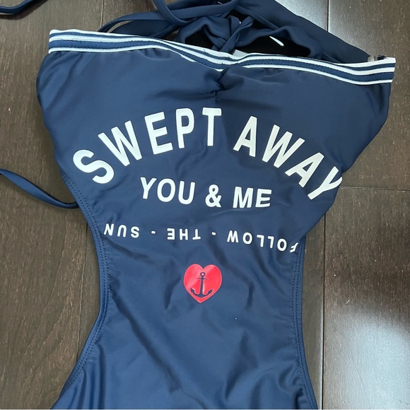 One piece swimsuit - size small - Picture 2 of 6